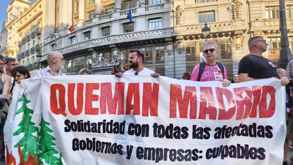 La cabecera de la protesta por la gestión de los incendios.