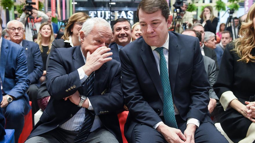 Gonzalo Santonja: el funcionario que tuvo dos sueldos, pasó del comunismo a Vox, y ahora abandona a Abascal