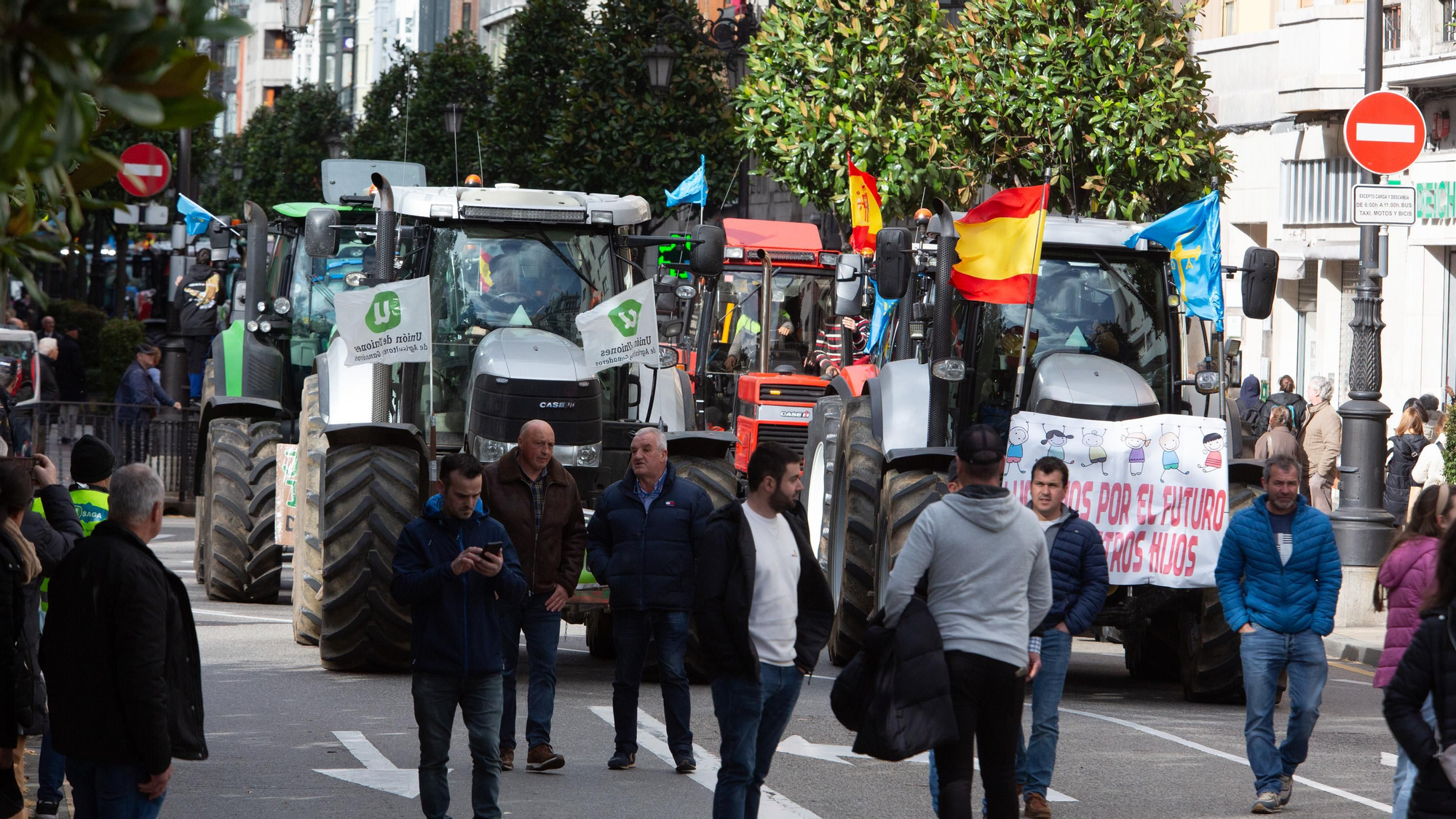 Tractores llegando esta mañana a la capital asturiana