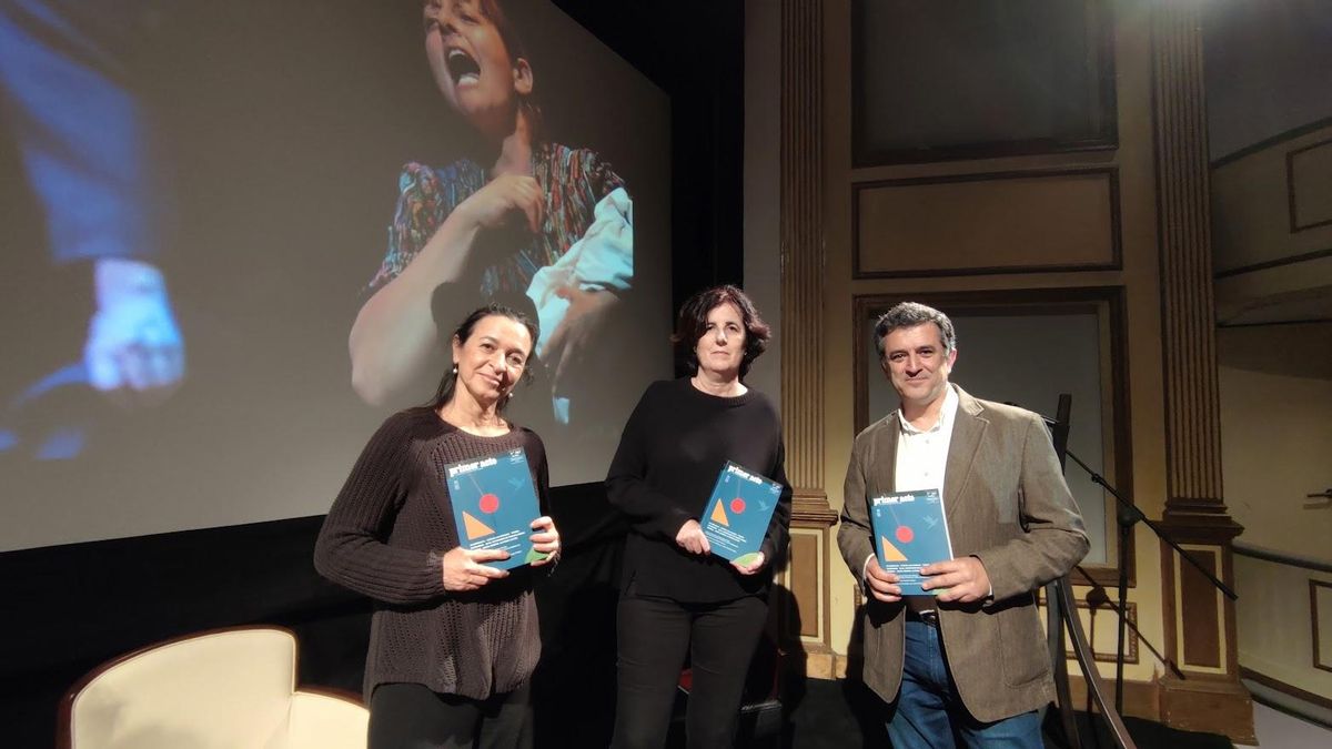 La revista dedicada parte de su contenido a 'Proyecto Fausto' del dramaturgo palmero Antonio Tabares.