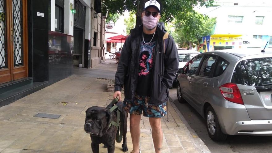 En color negro, con ajuste nasal y para exportar: historia y envión del barbijo “del Conicet”