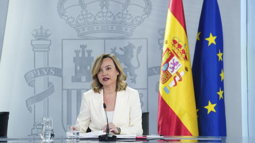 La portavoz del Gobierno, Pilar Alegría durante la rueda de prensa posterior a la reunión del Consejo de Ministros, este martes en el Palacio de la Moncloa.