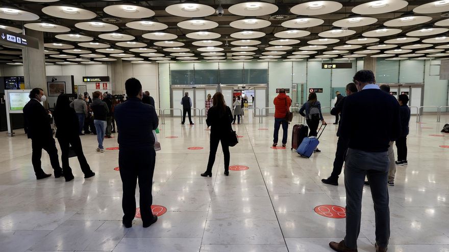 La nota subrayó que ha constatado la falta del "requerido control de los certificados de vacunación" de los pasajeros, y añadió haber detectado varios casos contagiados de covid-19 en su llegada o tránsito desde Marruecos procedentes de España.