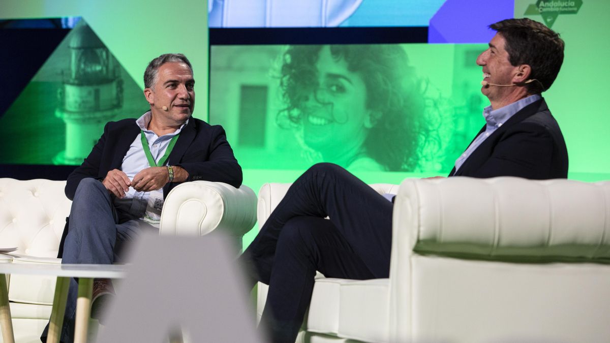 El consejero de la Presidencia, Elías Bendodo, y el vicepresidente de la Junta, Juan Marín, este viernes durante el  XVI Congreso Autonómico del PP Andaluz en Granada.