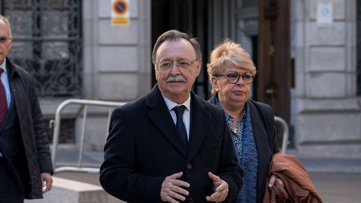El presidente de Ceuta, Juan Jesús Vivas, a su llegada a una reunión en la Delegación del Gobierno de Canarias en Madrid, a 5 de diciembre de 2024, en Madrid (España). (Foto de archivo).
