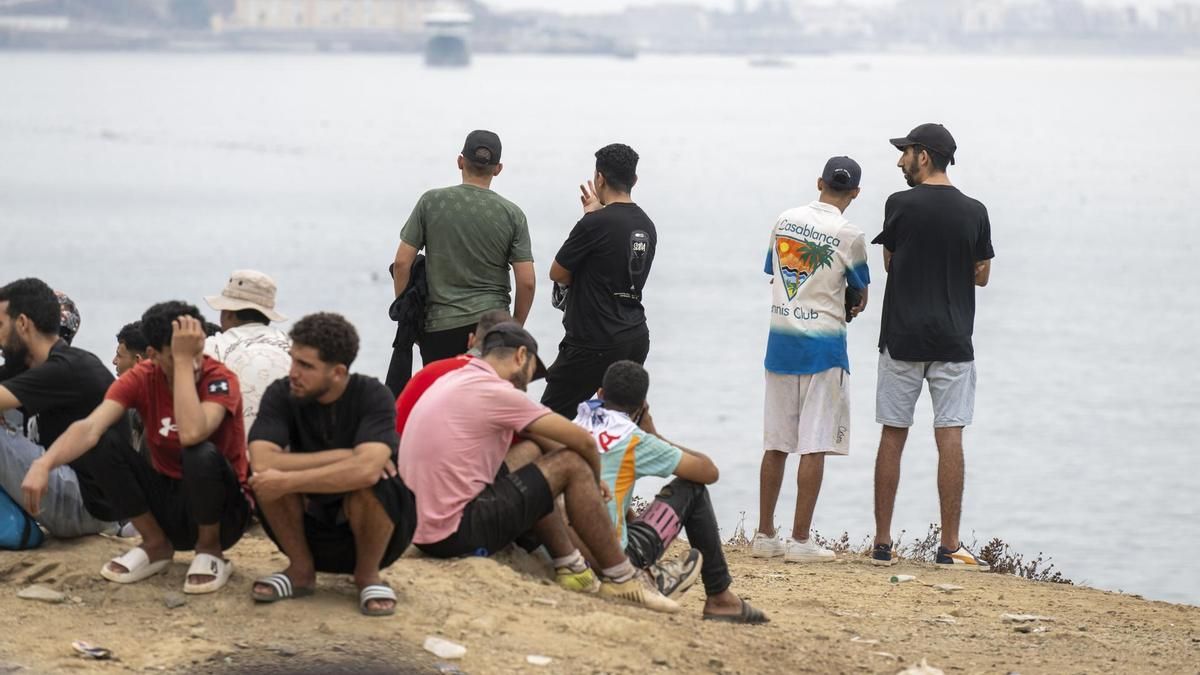 El Gobierno español calcula que 50.000 personas entraron a Ceuta y que 25.000 ya volvieron a Marruecos
