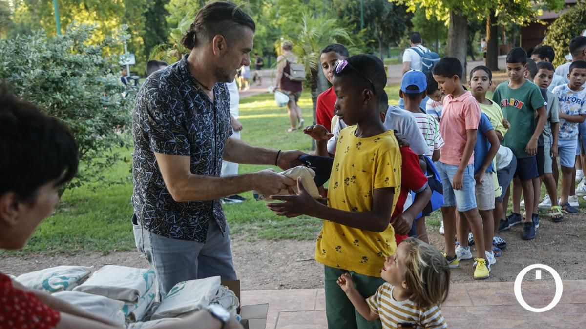 Niños saharauis del programa 'Vacaciones en paz' visitan la Ciudad de los Niños.