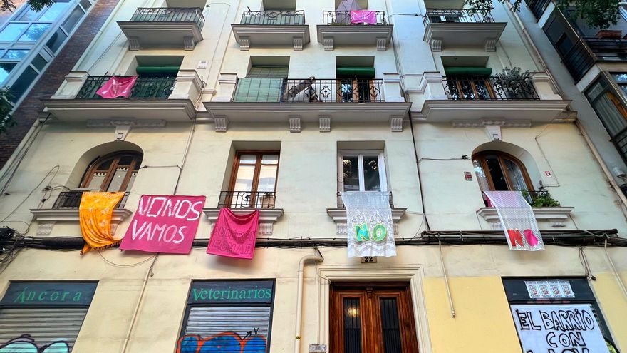 Una gestora intenta vaciar un edificio de Madrid donde viven 46 familias y una octogenaria que sufre un grave cáncer