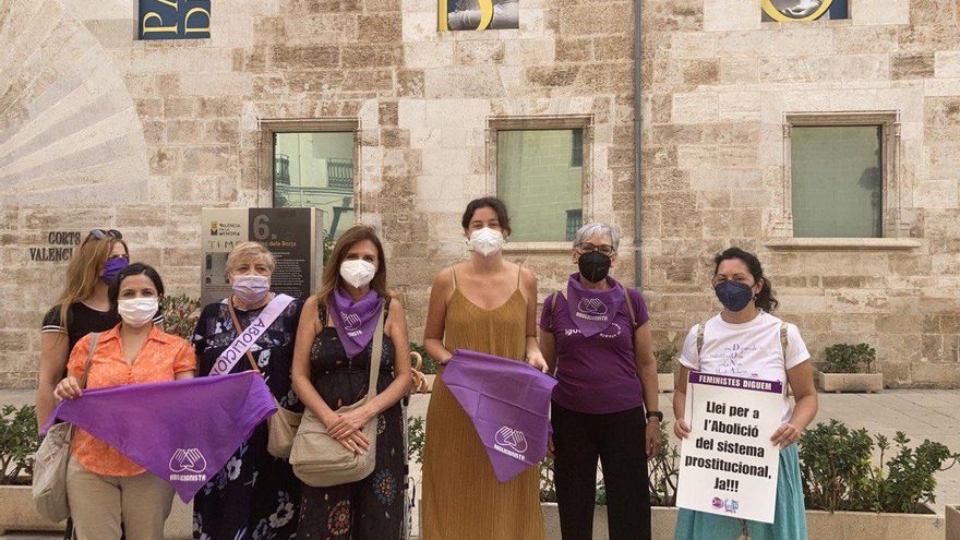 El Parlamento valenciano reclama al Gobierno central abolir la prostitución y garantizar a las mujeres prostituidas derechos y recursos