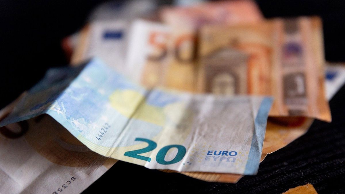 Canarias, la región con el salario medio bruto más bajo del país