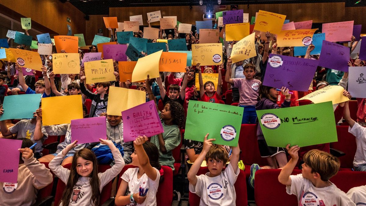 Centenares de menores se reúnen contra el acoso escolar: “No podemos normalizar un suicidio cada tres meses”