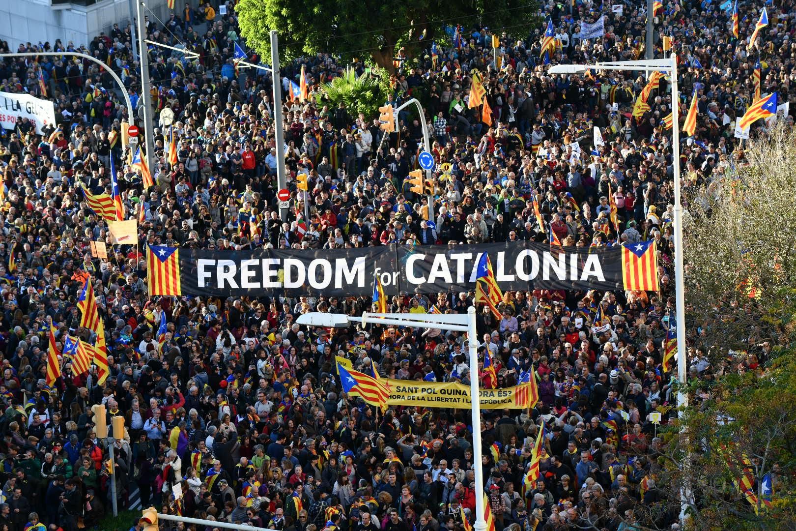 Pancarta en la manifestación por la libertad de los presos: "Freedom"
