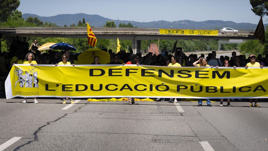 Los sindicatos de profesores mayoritarios desconvocan las huelgas en Catalunya tras el pacto con el Govern