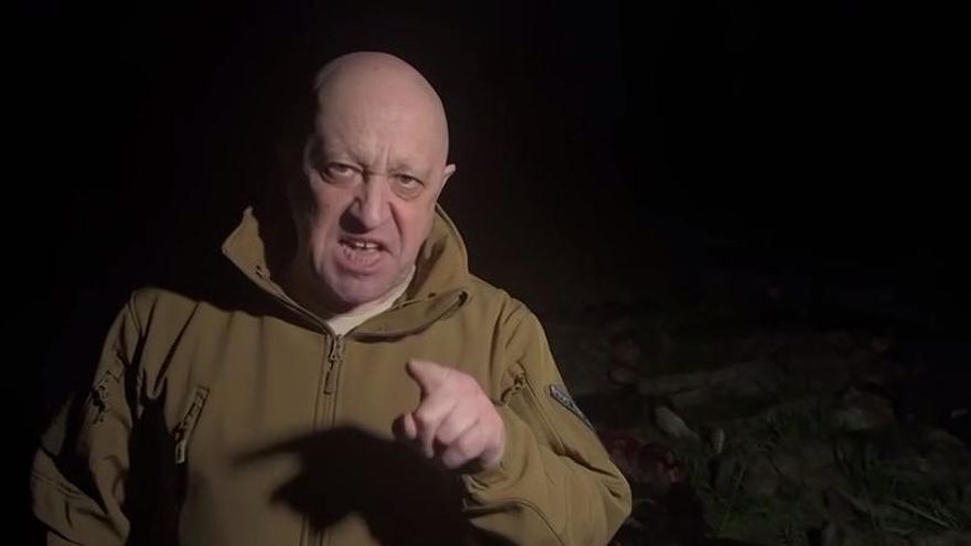 El líder del grupo de mercenarios Wagner anuncia el comienzo del repliegue de Bajmut y el traspaso al Ejército ruso