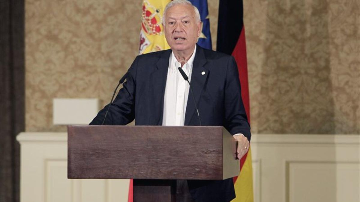 Margallo dice que Rajoy comparecerá como crea oportuno para tranquilizar a la nación