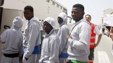 Interceptan otras dos pateras en el Estrecho con 22 inmigrantes a bordo