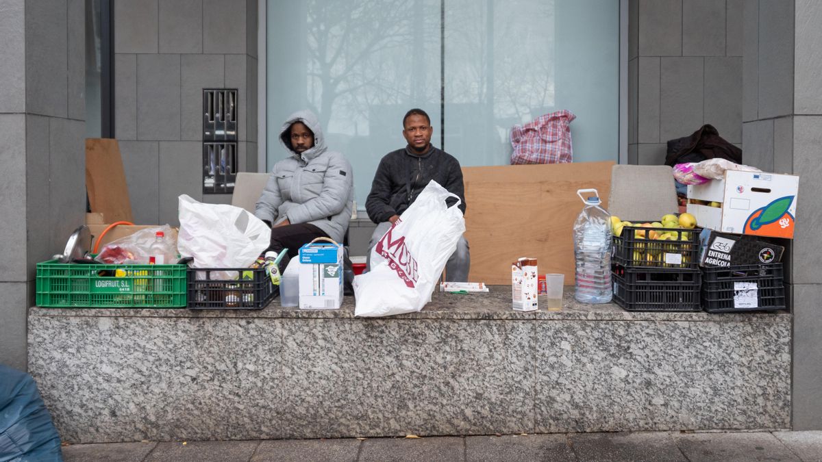 Dos malienses, en la calle en Vitoria