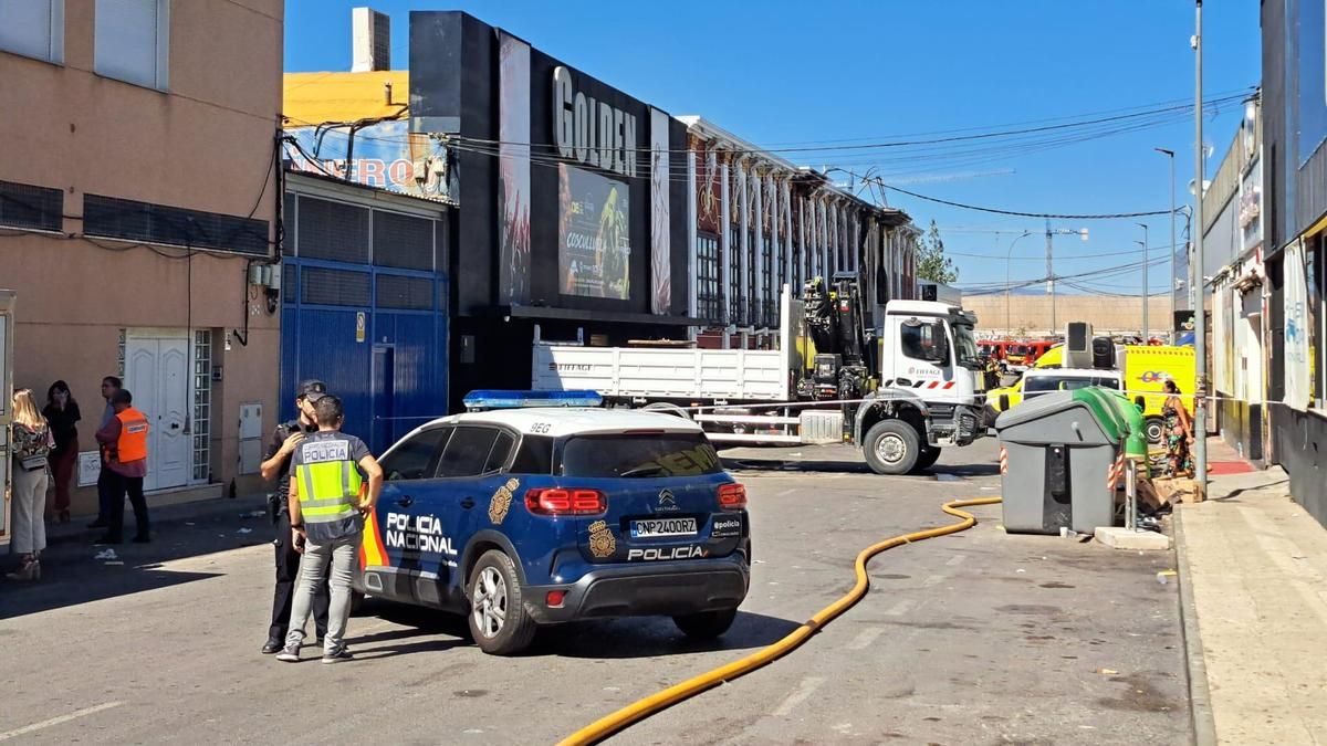 Exterior de las discotecas Golden, Teatre y La Fonda Milagro, en la zona de ocio de Las Atalayas en Murcia, donde han fallecido 13 personas en un incendio el pasado 1 de octubre | E. R.