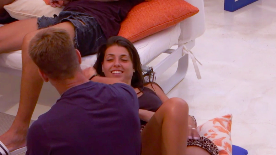 Carlos y Lola en una de las escenas eliminadas de la gala 9