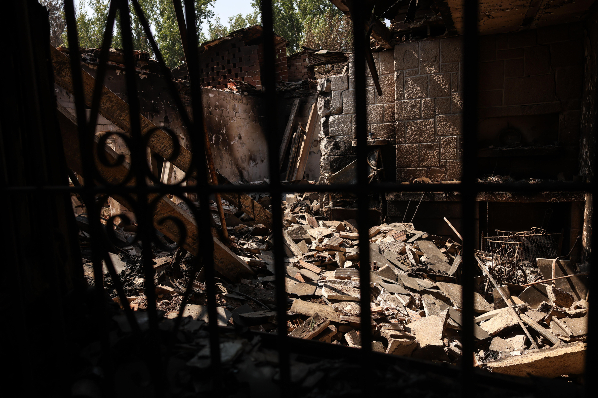 Casa calcinada por el incendio forestal, a 29 de julio de 2026, en Pelayos de la Presa, Madrid (España)