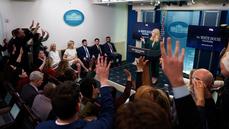 AP denuncia ante un juez pérdidas económicas por veto para acceder al Despacho Oval