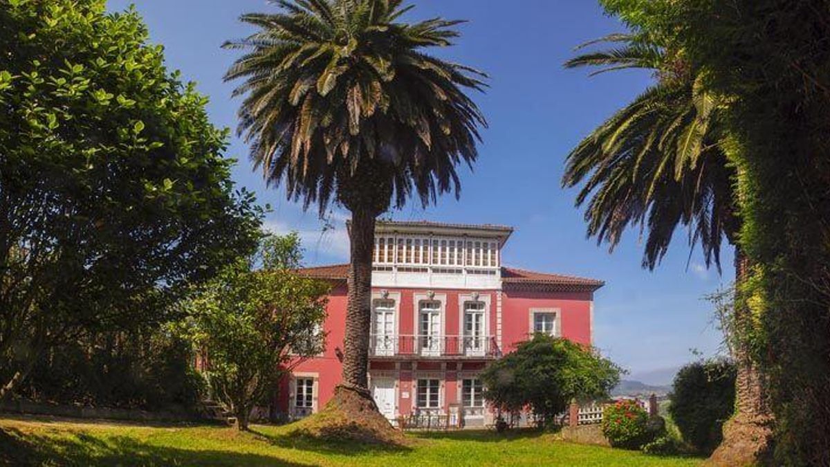 El paisaje amable y rural de la zona abraza edificaciones de señorial porte