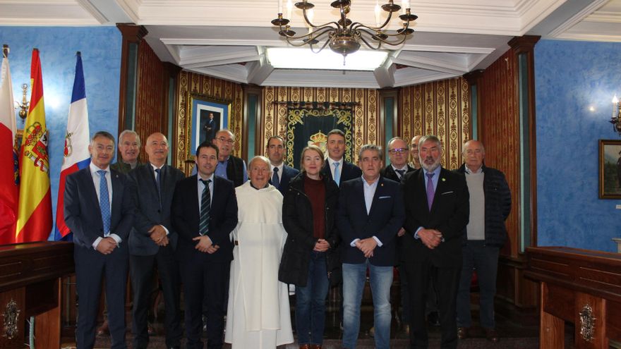 Alcaldes y representantes de los 11 municipios de la Merindad de Campoo conmemoran el 'Sermón de la peseta