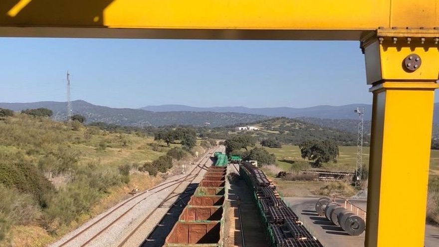 Las líneas ferroviarias "cenicientas" de Zafra a Jerez y Huelva dejarán el antiguo bloqueo telefónico