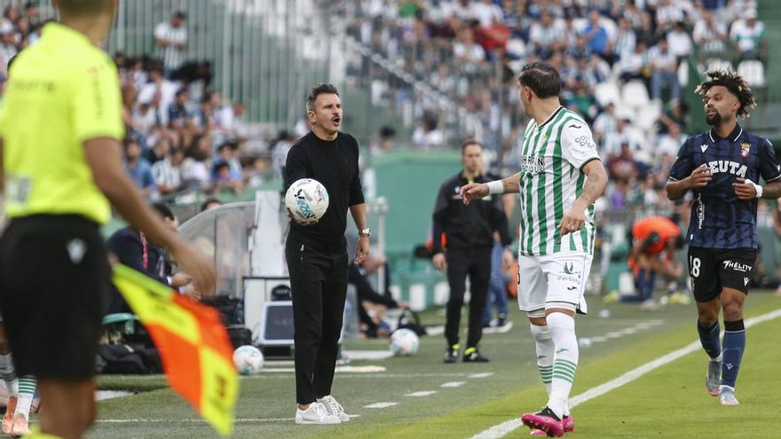 Iván Ania, entre los 'rara avis' de la Segunda División