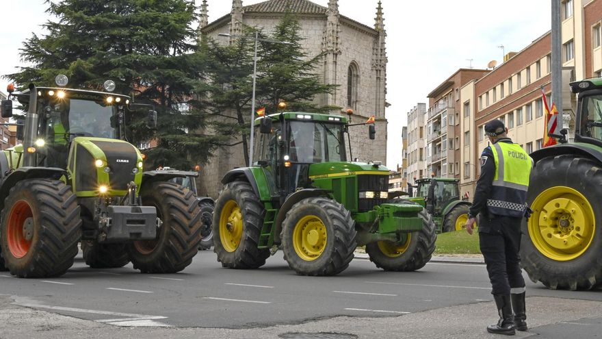 Cerca de 2.500 tractores y cientos de agrarios piden concretar medidas en Castilla y León