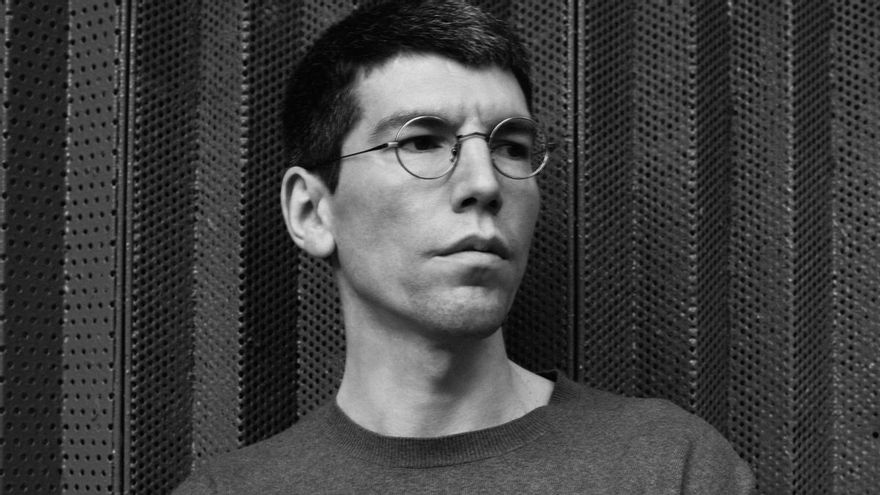 El escritor de hoy frente al niño "que no dijo nada": Vicente Ferrer denuncia en su novela cómo fue víctima de un profesor pederasta