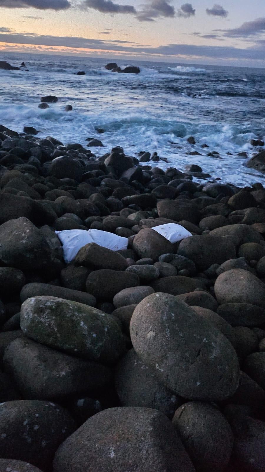 Fueron horas y horas de trabajo. A Rodrigo se le hizo de noche en la playa.