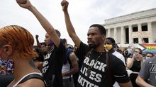 Manifestantes frente al Monumento a Abraham Lincoln, en Washington