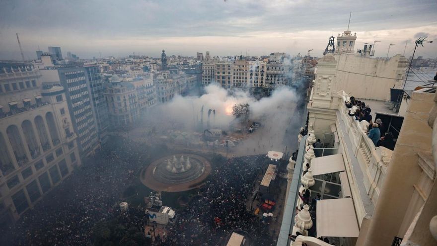 El Ayuntamiento de València aportó dos informes para pedir que se suspendieran los trenes en la mascletá a las 12.00