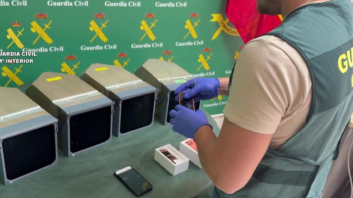 Pantallas del Infoca recuperadas en Adamuz.