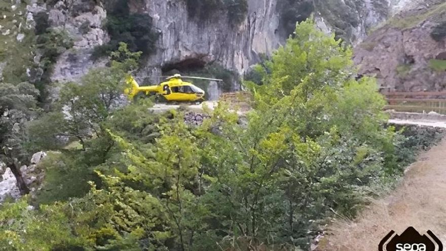 Un joven de 25 años muere al precipitarse desde 60 metros cuando realizaba la Ruta del Cares en Picos de Europa