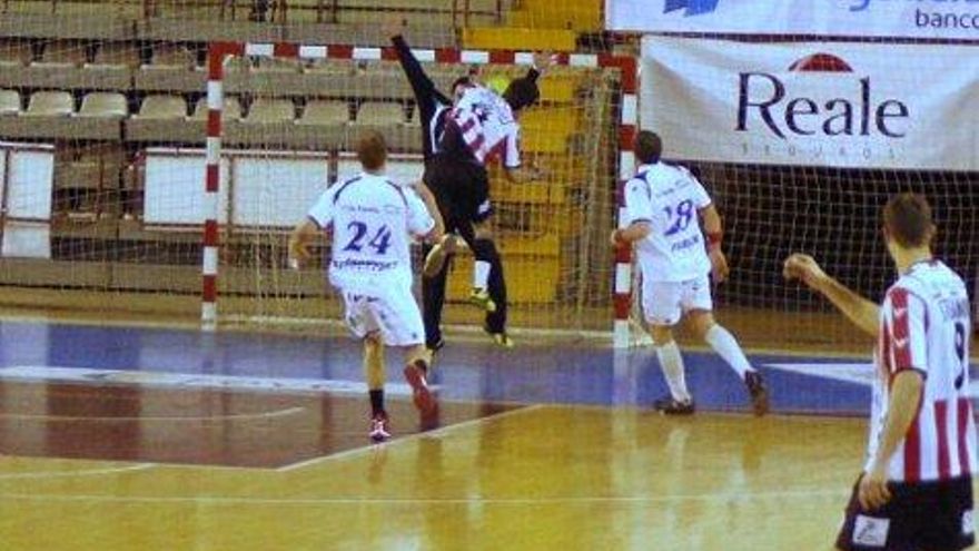 Un contraataque del Alser Puerto Sagunto.