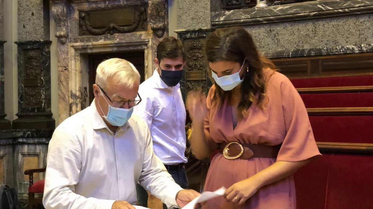 El alcalde de València, Joan Ribó, con la vicealcaldesa, Sandra Gómez, antes del pleno.