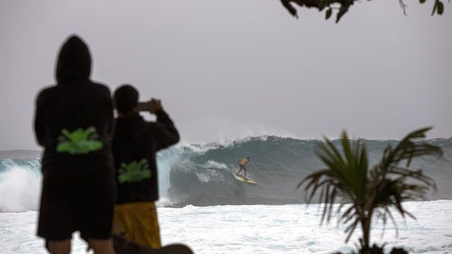 Moratoria, islas 'ocultas' a los visitantes y menos vuelos: Hawái enseña a Canarias cómo pone límites al sobreturismo