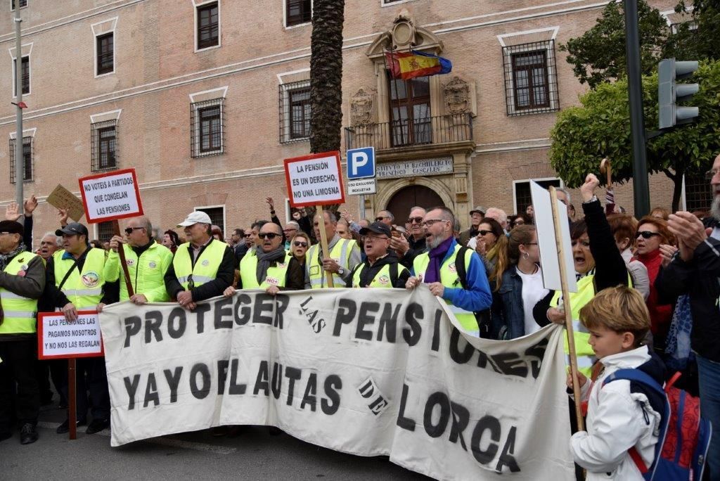 Yayoflautas de Lorca por unas pensiones dignas