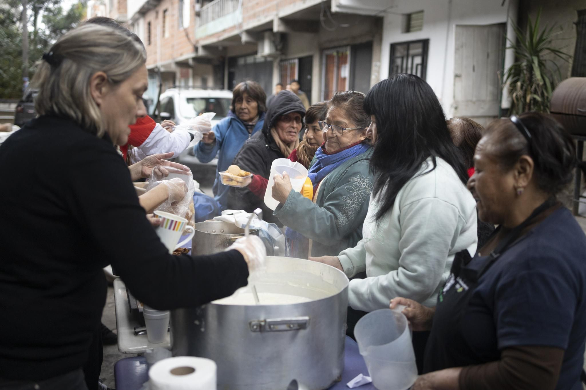 Los operativos de la Policía de la Ciudad se ensañan también con los comedores de los barrios populares.