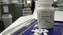 Un frasco de OxyContin en una farmacia estadounidense