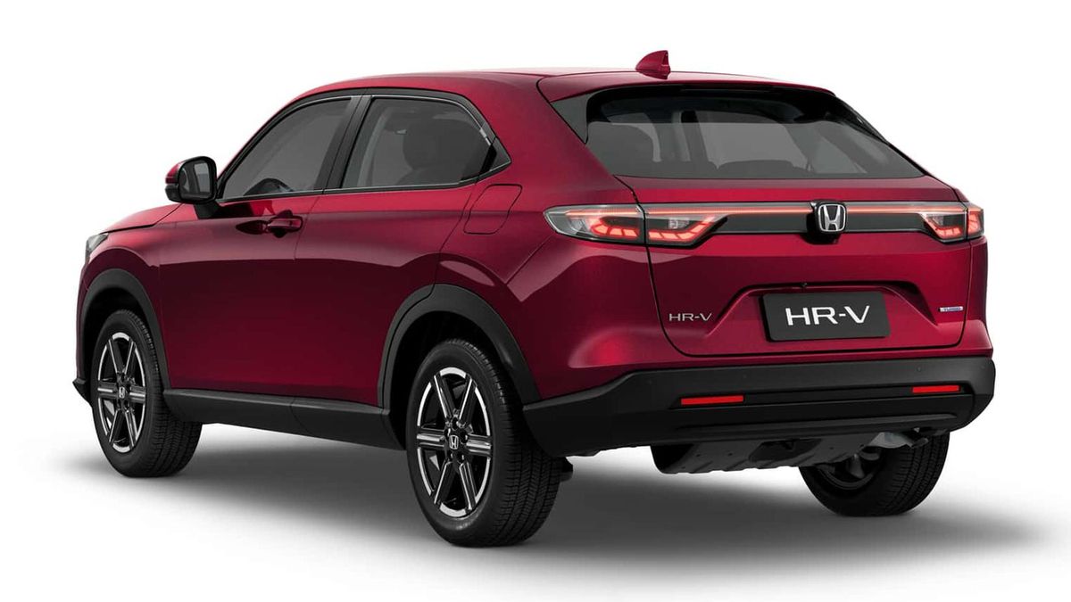 Las ópticas oscurecidas son el único cambio perceptible en la parte trasera de la nueva HR-V.