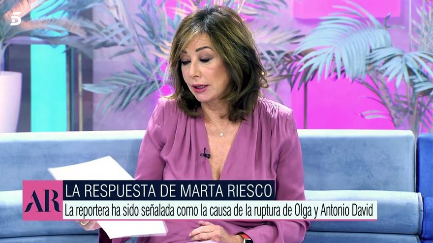 Ana Rosa Quintana lee un comunicado en nombre de su reportera Marta Riesco, tras ser relacionada con Antonio David