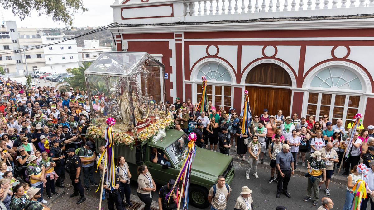 La Virgen del Pino, de regreso a la basílica de Teror.