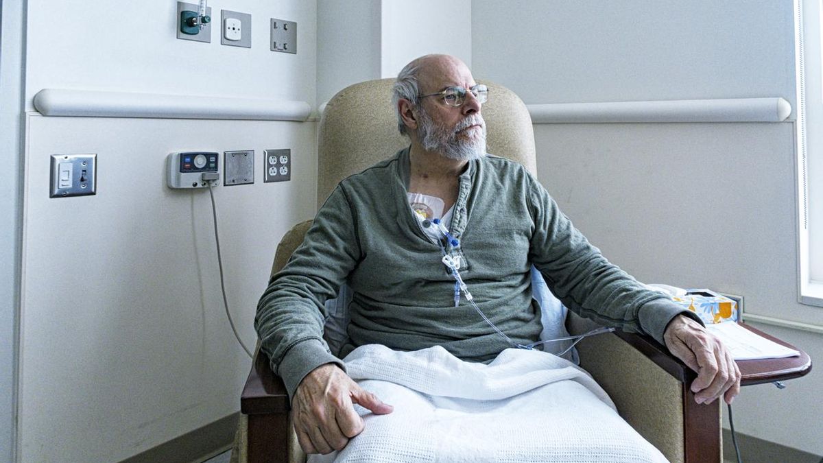 Paciente oncológico recibiendo quimioterapia