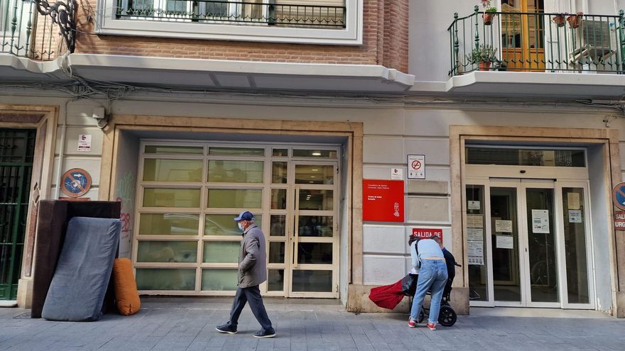 Normalidad a las puertas del centro de salud de Russafa.