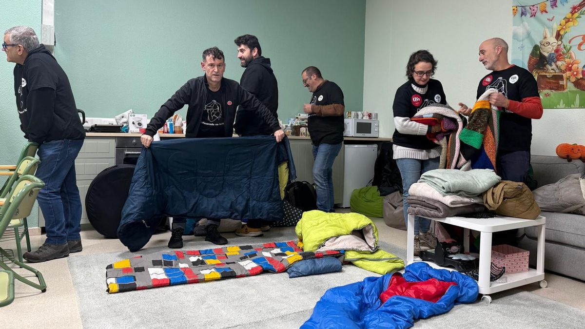 Encierros rotatorios en centros afectados por recortes: la protesta del profesorado gallego que no se veía desde la LOMCE