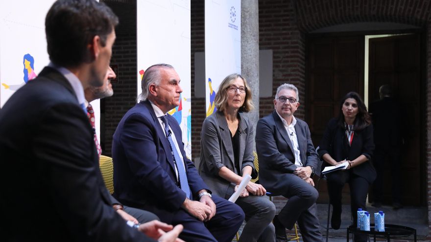 Mesa: 'El transporte público después de la pandemia: el reto de recuperar los viajeros perdidos'
