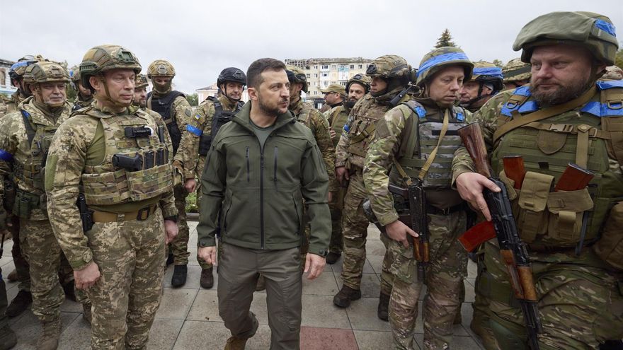 Autoridades ucranianas hallan una fosa común con más de 440 cuerpos en la ciudad de Izium